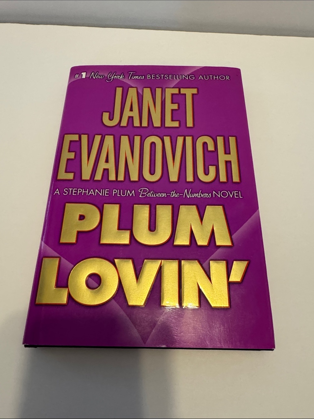 Plum Lovin’ Book by Janet Evanovich A0-10